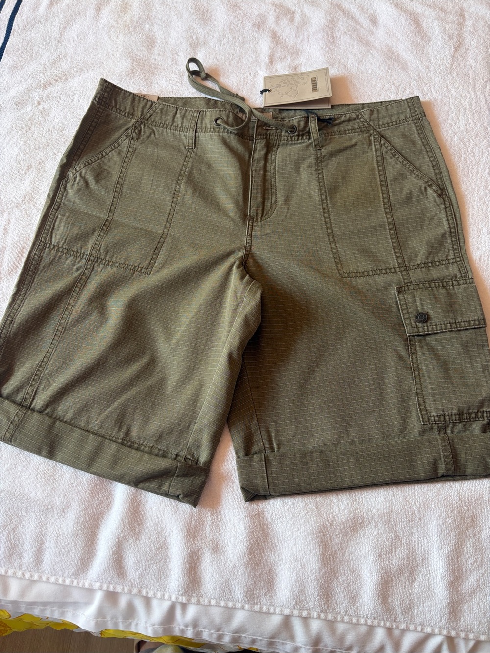 Bitten by Sarah Jessica Parker Olive Green Men's Cargo Shorts